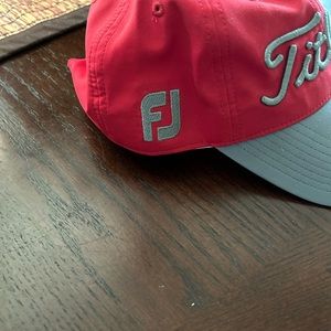 Titleist Men's Sport Collection Tour Performance Adj Golf Hat/Cap-Red/Grey